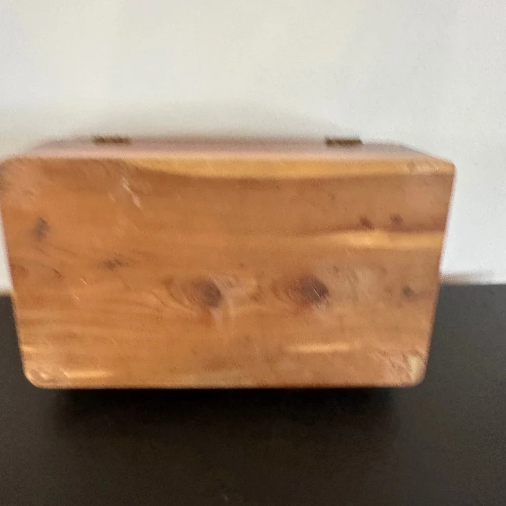 N/A vintage cedar